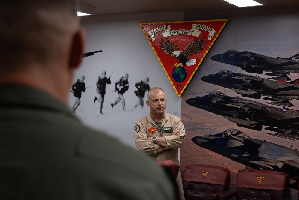 Maj Gen Wellons visits MAG-13