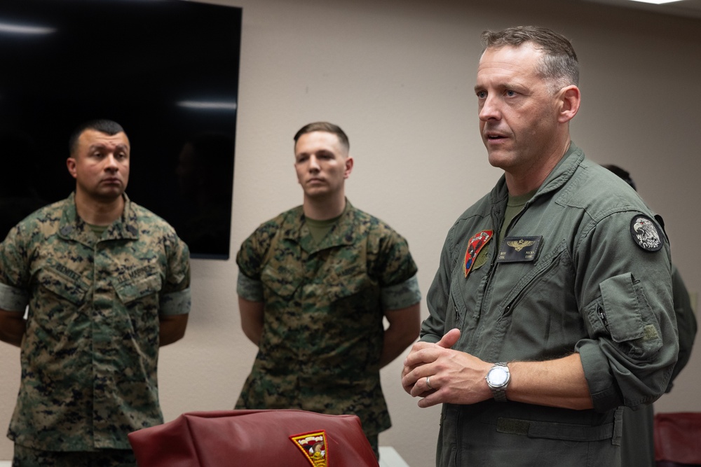 Maj Gen Wellons visits MAG-13