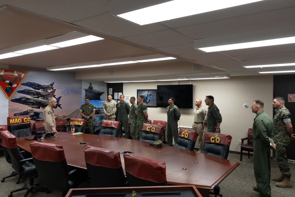 Maj Gen Wellons visits MAG-13