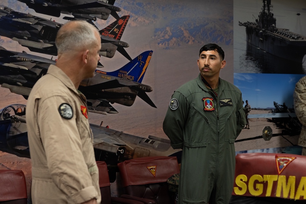 Maj Gen Wellons visits MAG-13