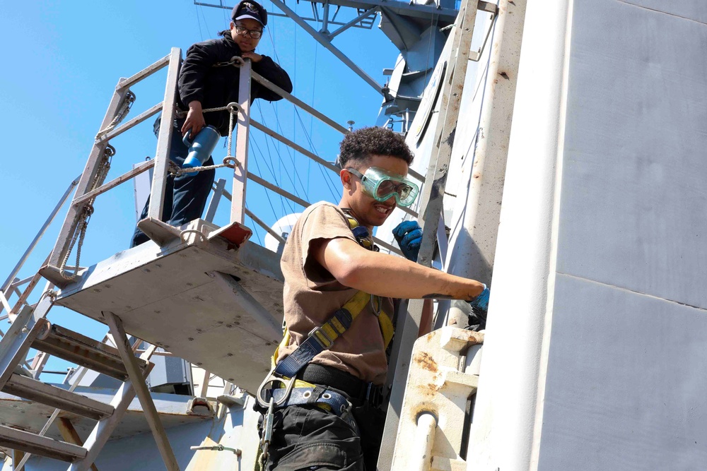 USS Bainbridge Sailors Conduct Preservation on the Ship