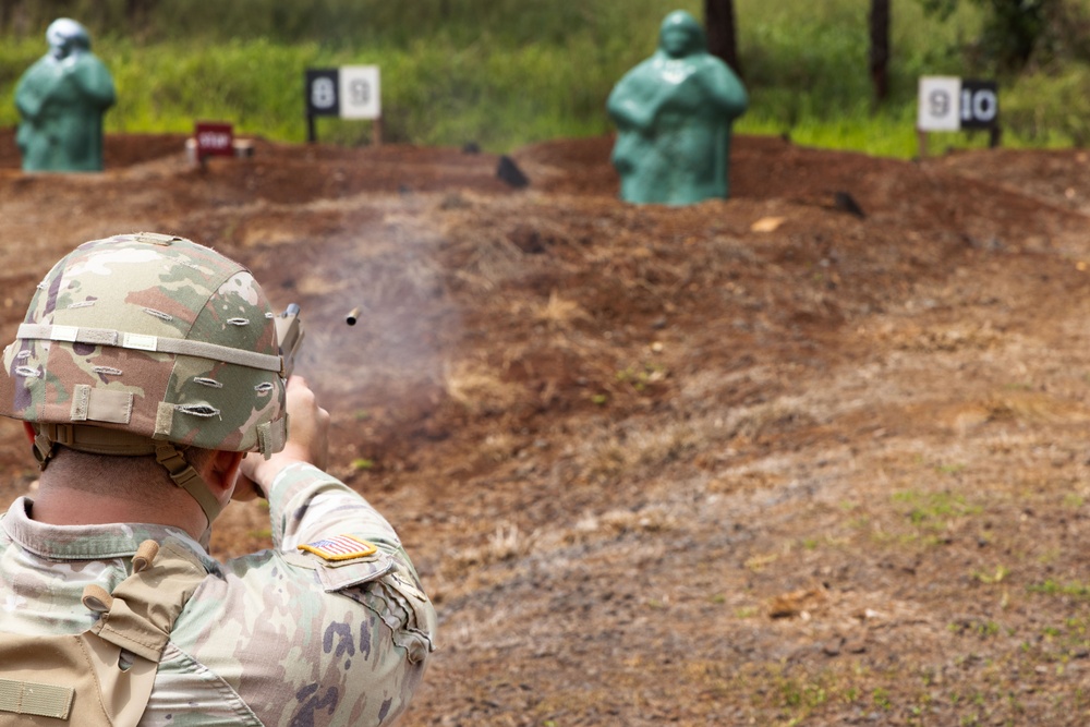 Soldiers train on M17 qual range