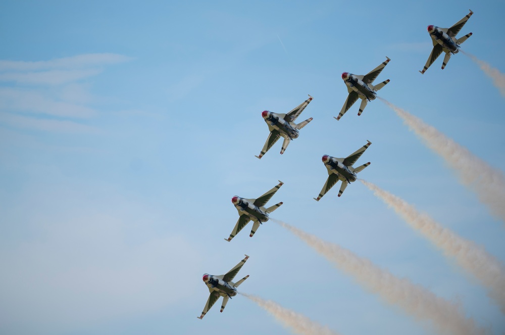 Kids Marvel at Thunderbirds' Soaring Rehearsal
