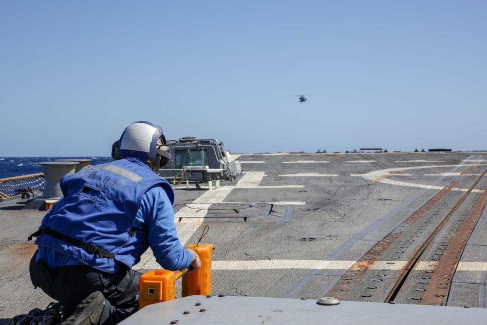 USS Truxtun conducts flight quarters