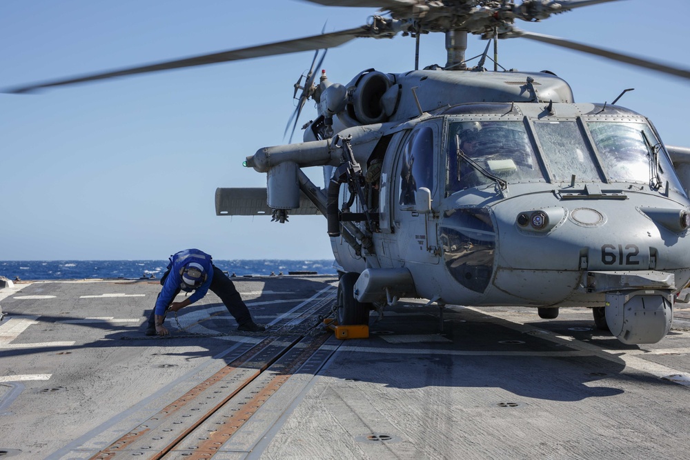 USS Truxtun conducts flight quarters