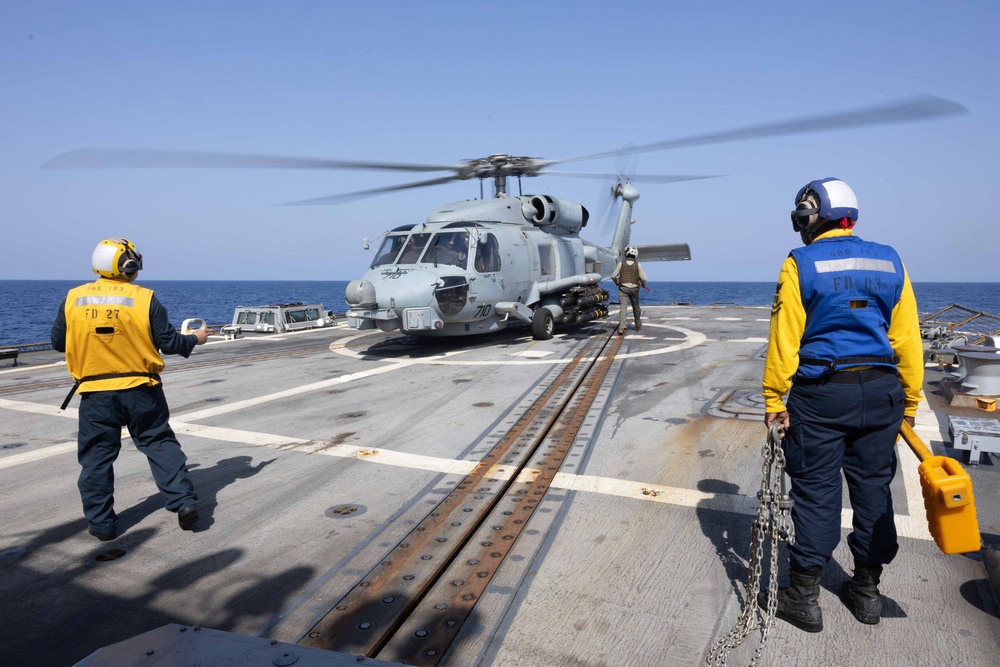 USS Truxtun Conducts Flight Operations