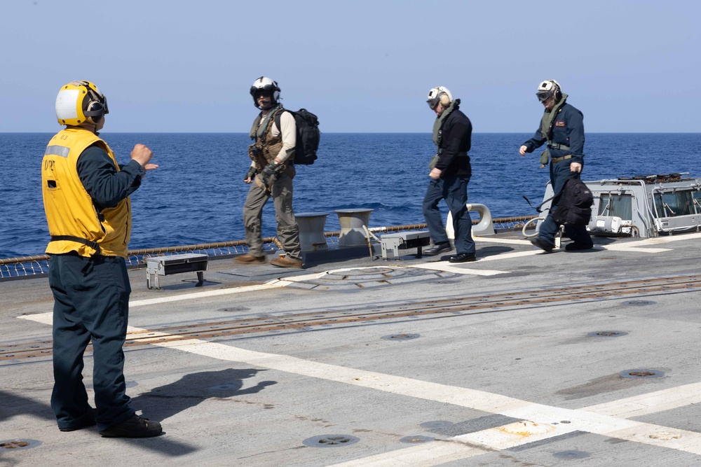 USS Truxtun Conducts Flight Operations
