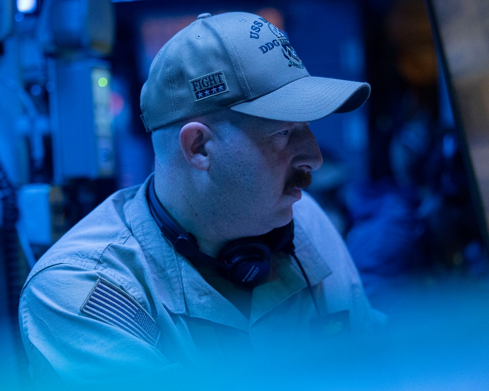 DDG 105 Conducts Tactical Training Exercise