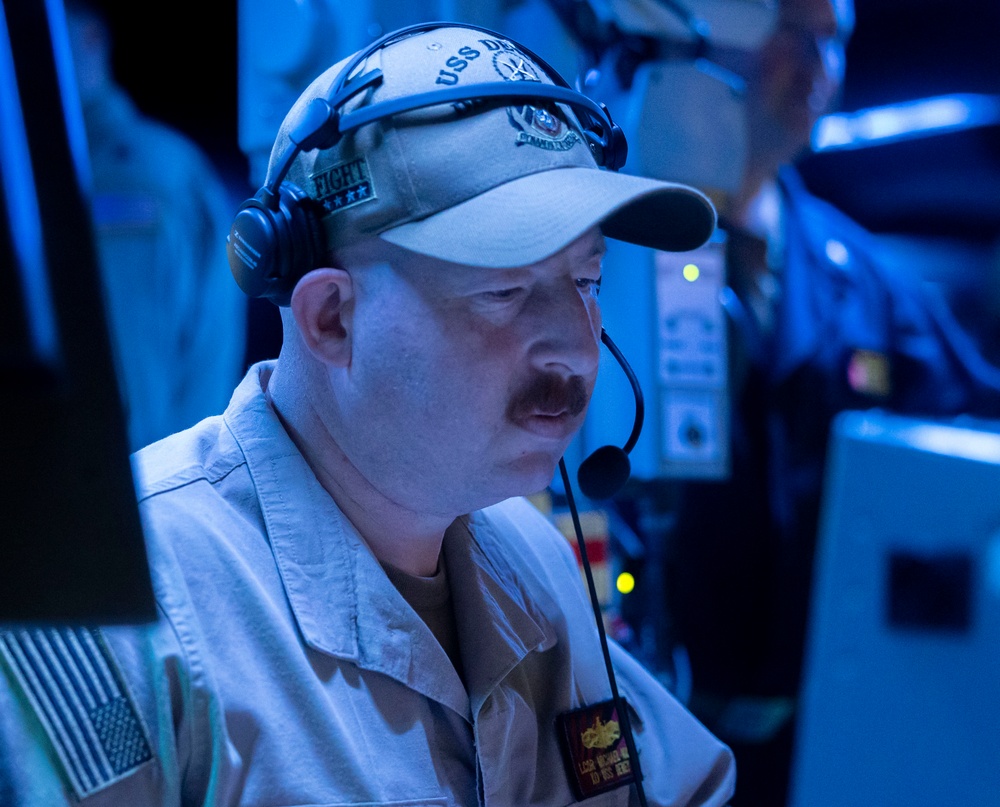 DDG 105 Conducts Tactical Training Exercise