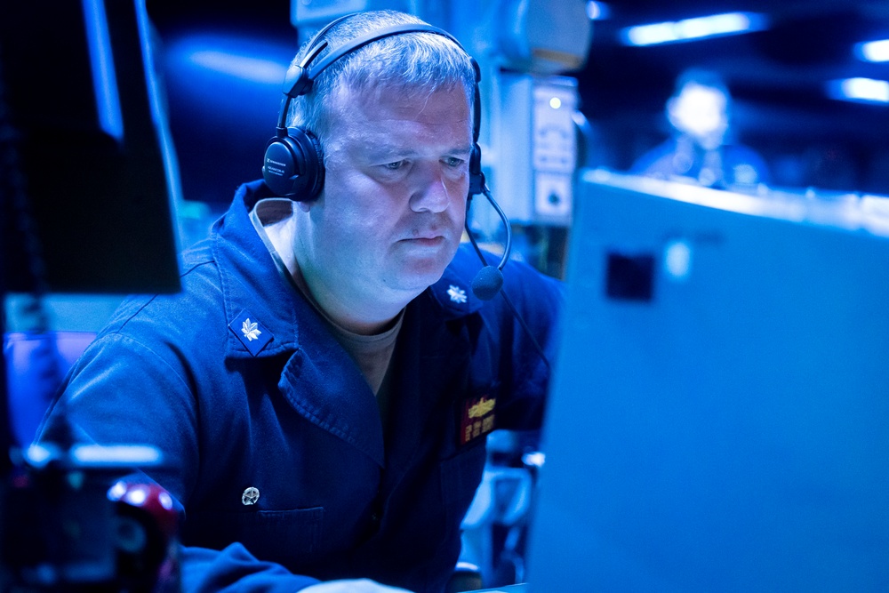 DDG 105 Conducts Tactical Training Exercise