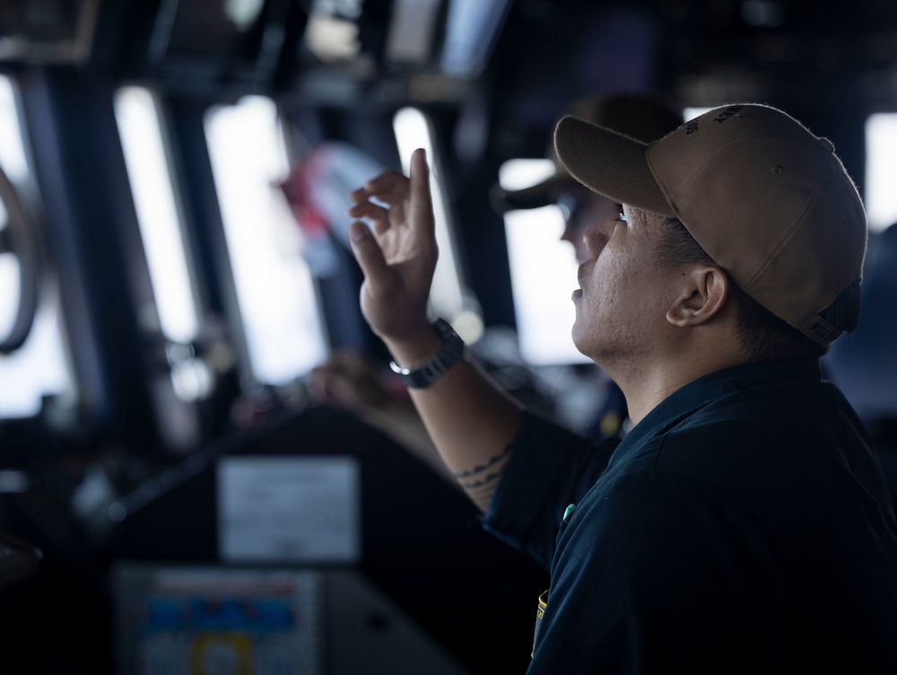 DDG 105 Conducts Tactical Training Exercise