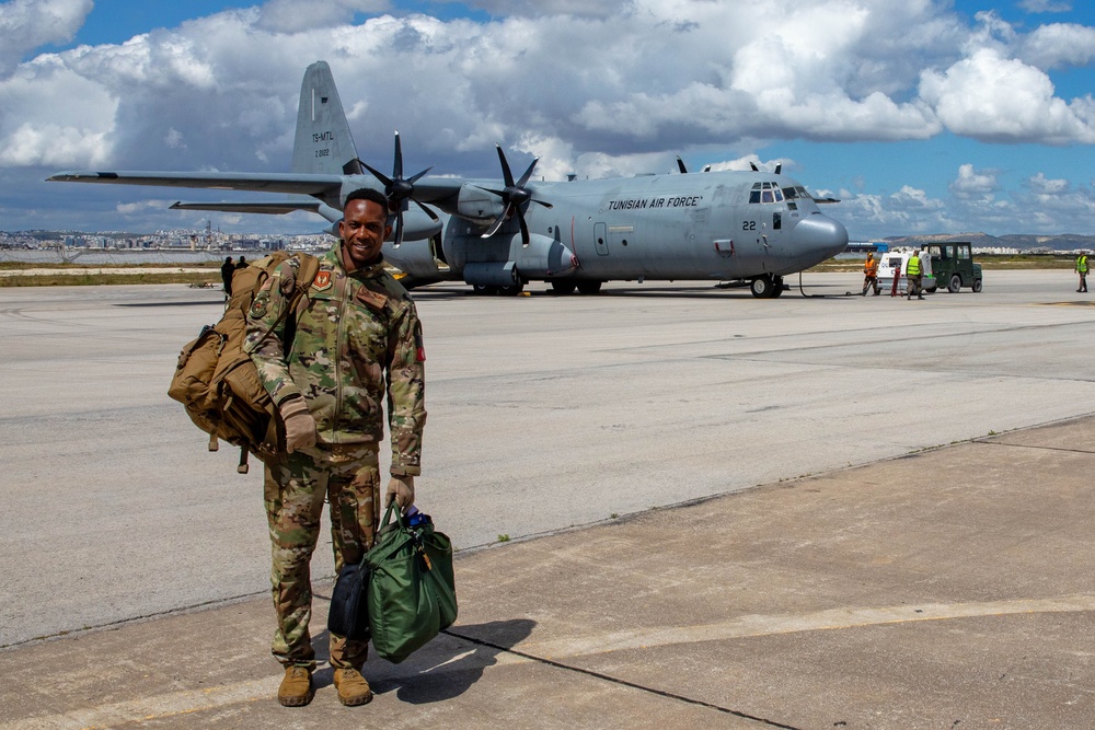 Aeromedical evacuation technician shares techniques in Tunisia