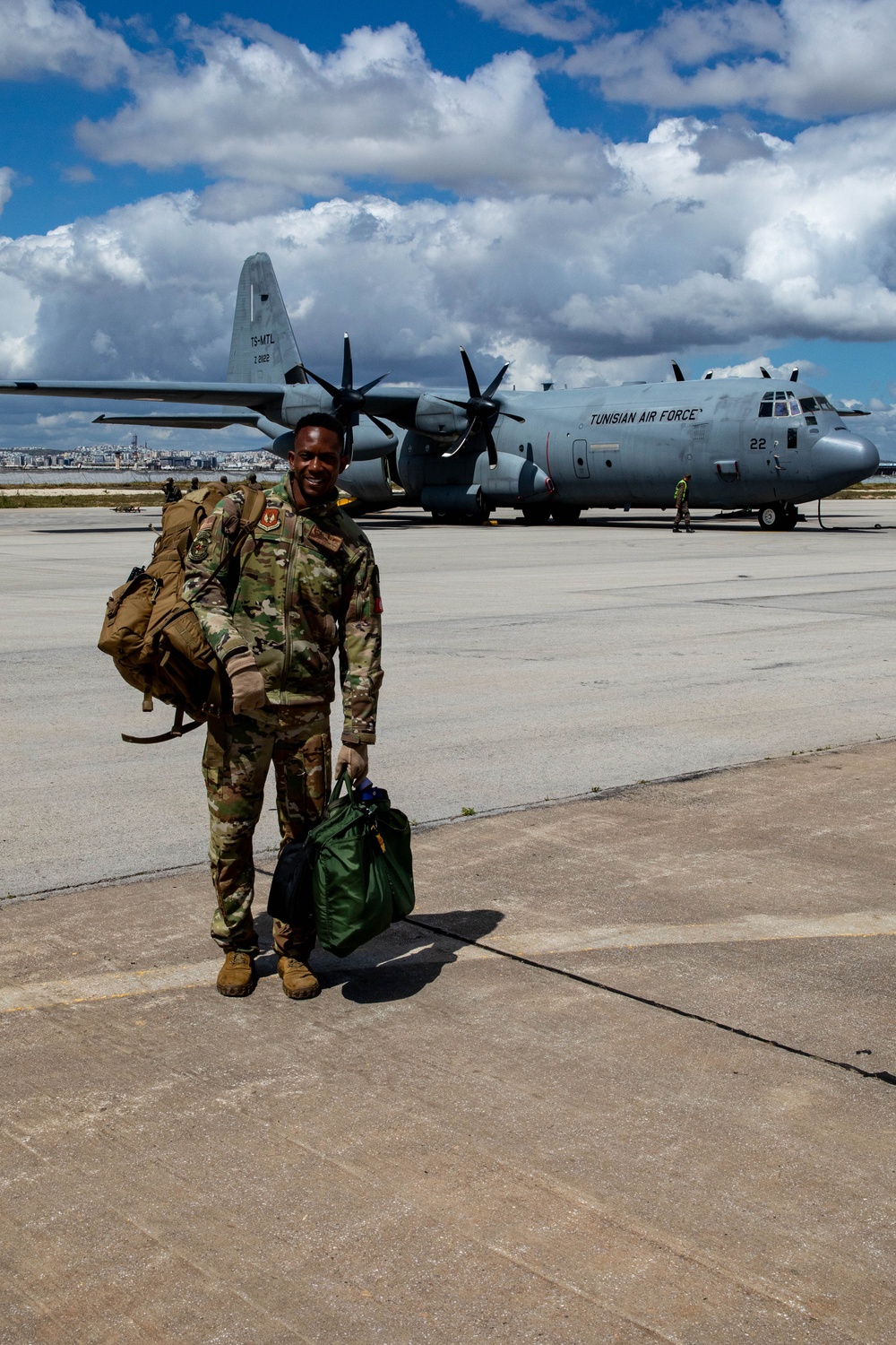 Aeromedical evacuation technician shares techniques in Tunisia