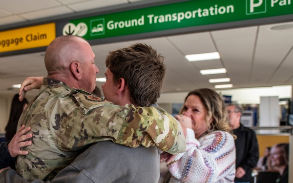 Deployers arrive home