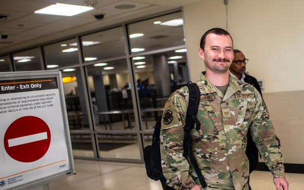 Deployers arrive home