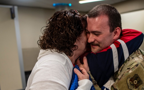 Deployers arrive home