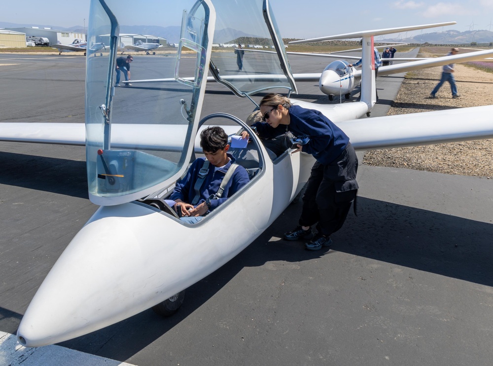 Air Force STEM Outreach Conducts Glider Flights with Southern California Students