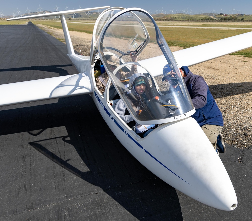 Air Force STEM Outreach Conducts Glider Flights with Southern California Students