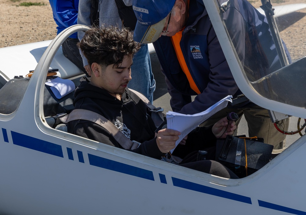 Air Force STEM Outreach Conducts Glider Flights with Southern California Students