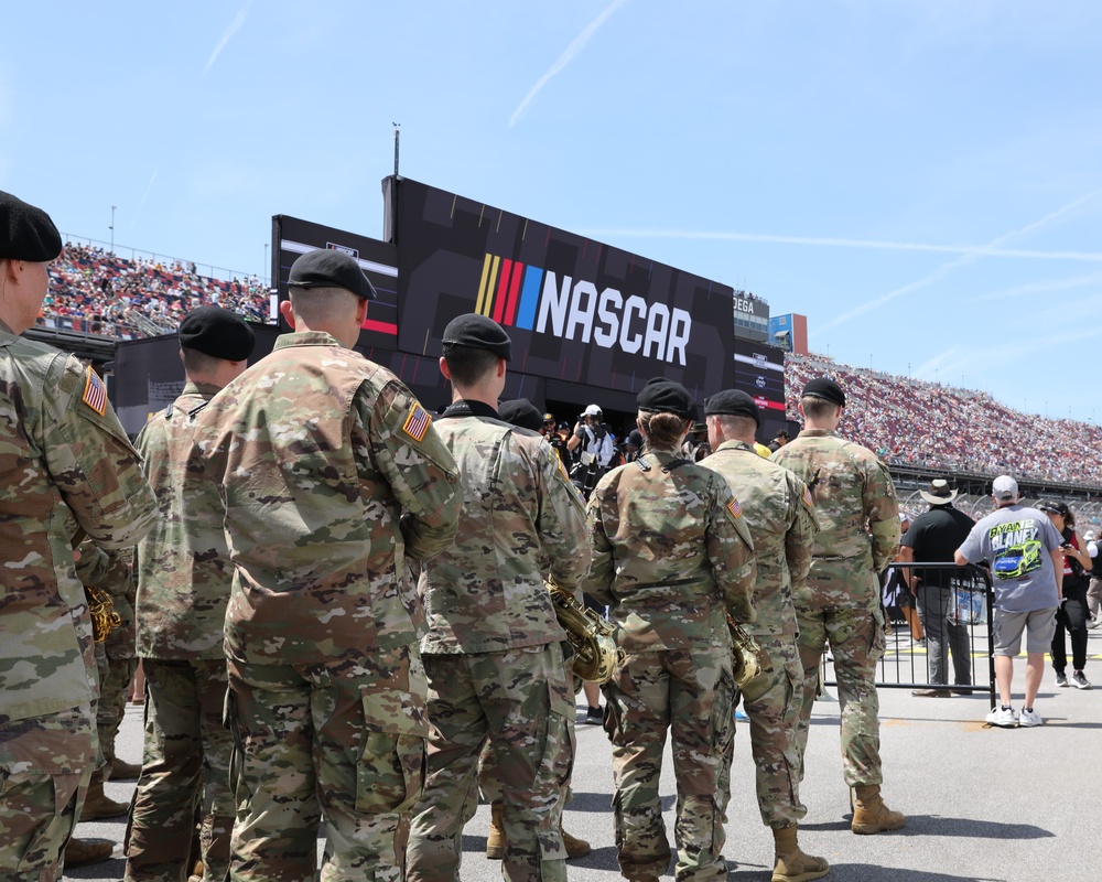 100th Army Band Performs U.S. National Anthem at Jack Links 500