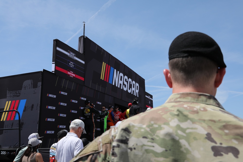 100th Army Band Performs U.S. National Anthem at Jack Links 500