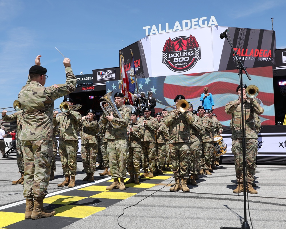 100th Army Band Performs U.S. National Anthem at Jack Links 500