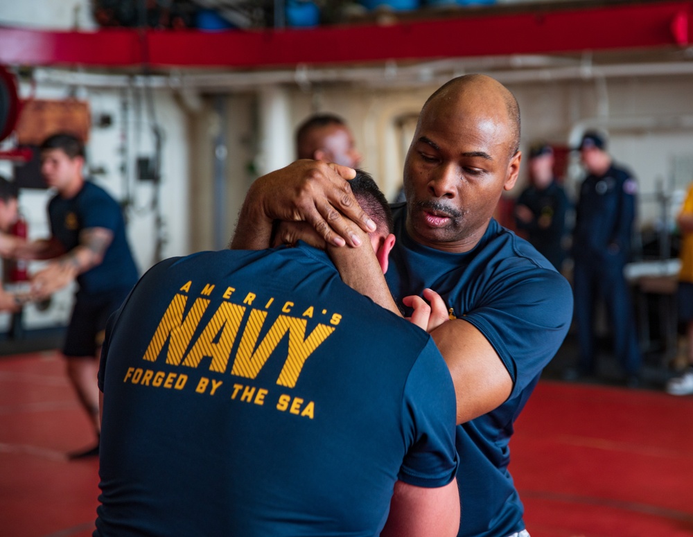 USS New York Hosts MMA Workshop With Roberto Cyborg Abreu