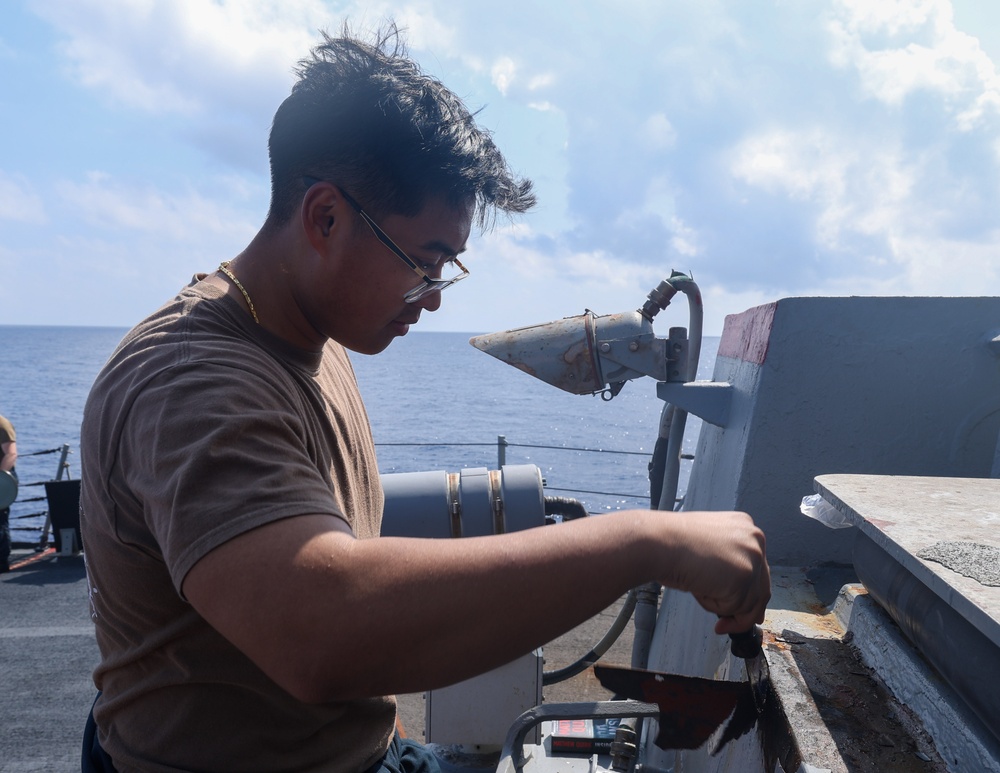 USS William P. Lawrence Conducts Topside Preservation