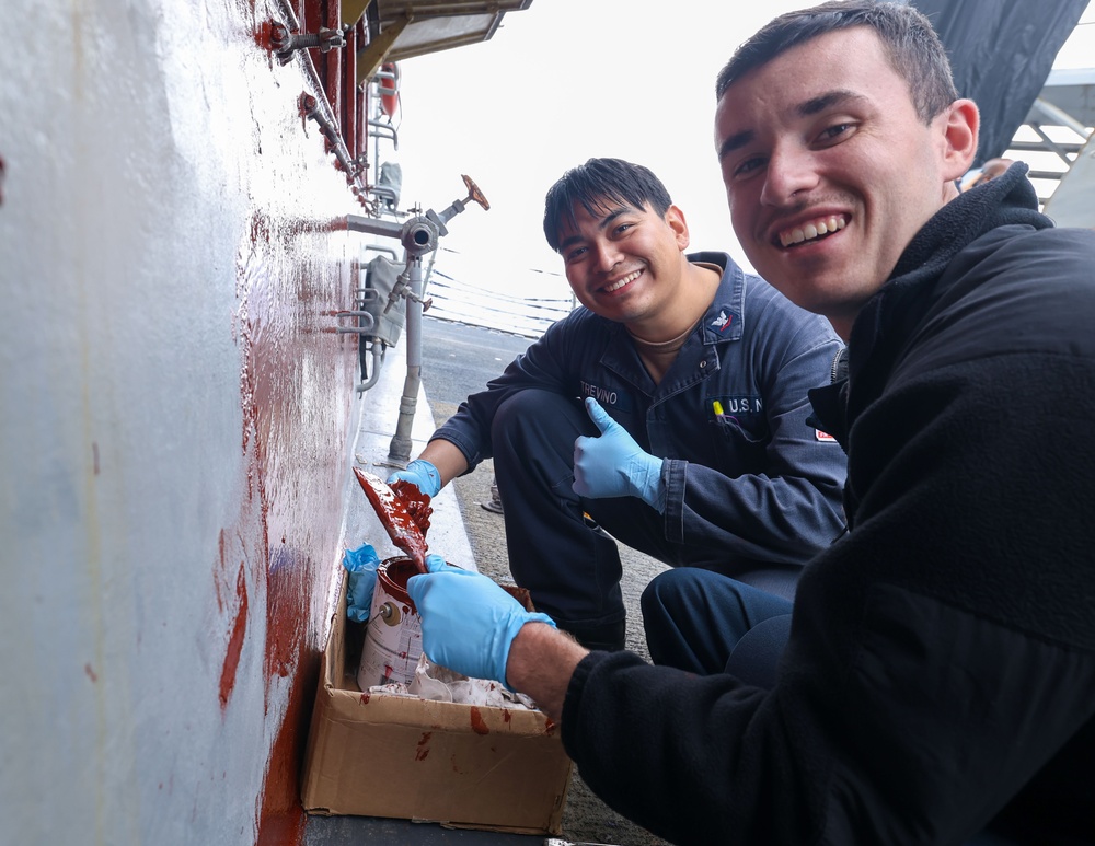 USS William P. Lawrence Conducts Topside Preservation