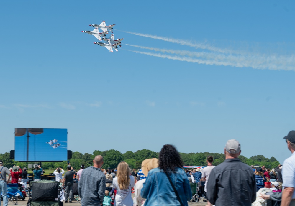 Thunderbirds Light Up the Skies at Air Power Over Hampton Roads