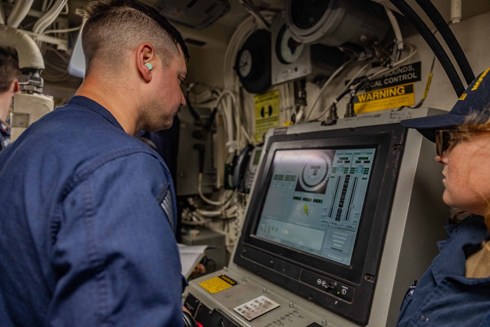 Seamanship Training Team Drill USS Ralph Johnson (DDG 114)