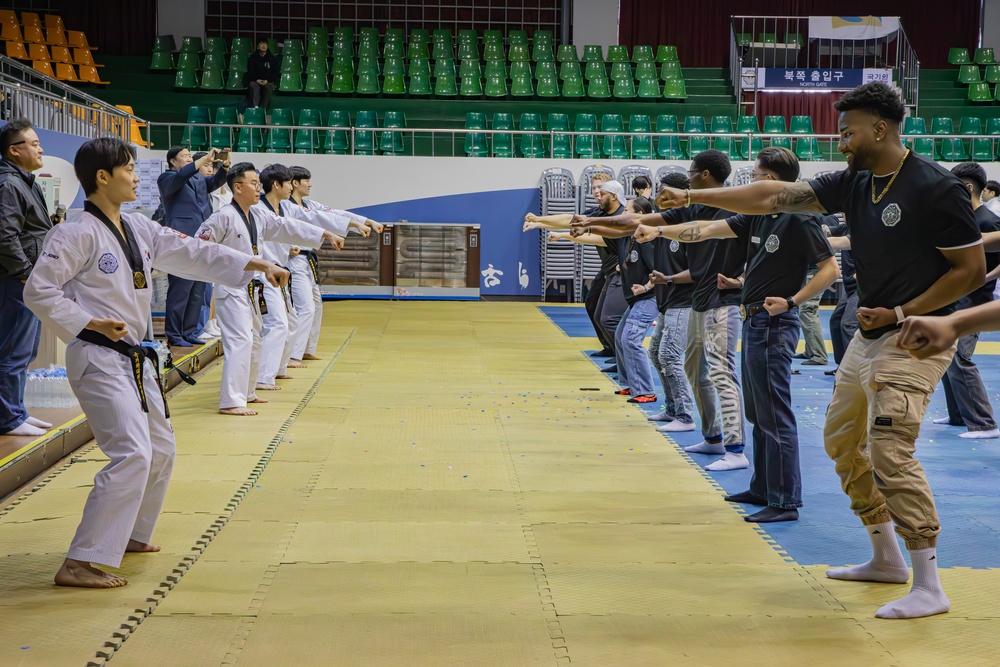 CRO and BOSS Host Blue House and Taekwondo Tour