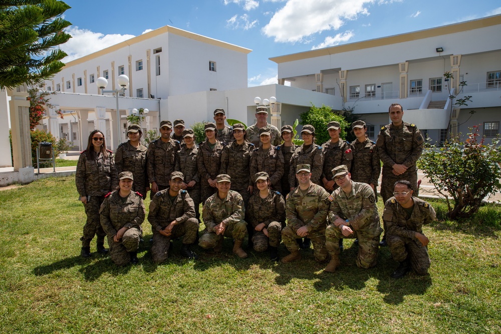 US Soldiers teach Tunisian Armed Forces varied health care topics