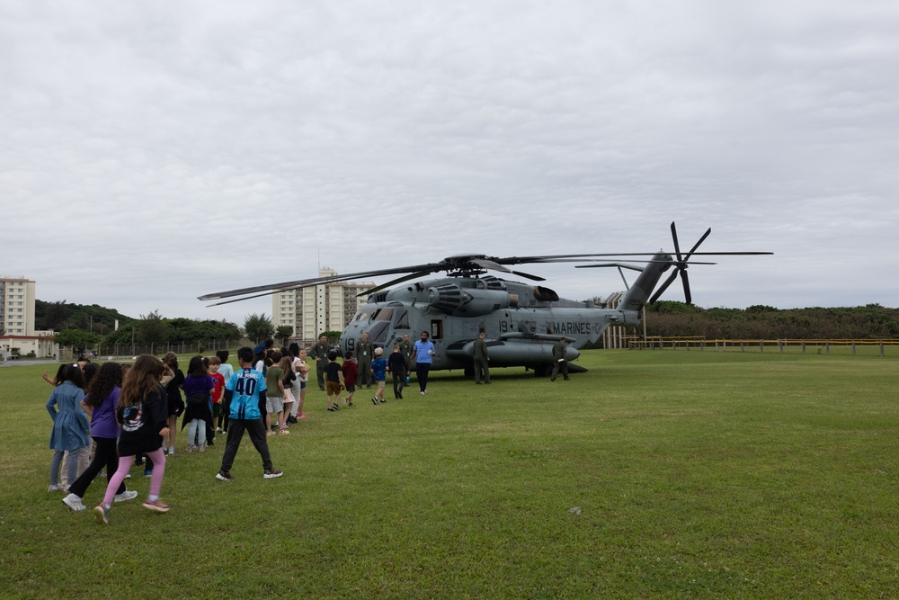 CH-53E Super Stallion Helicopter visits Kinser Elementary School for Career Day