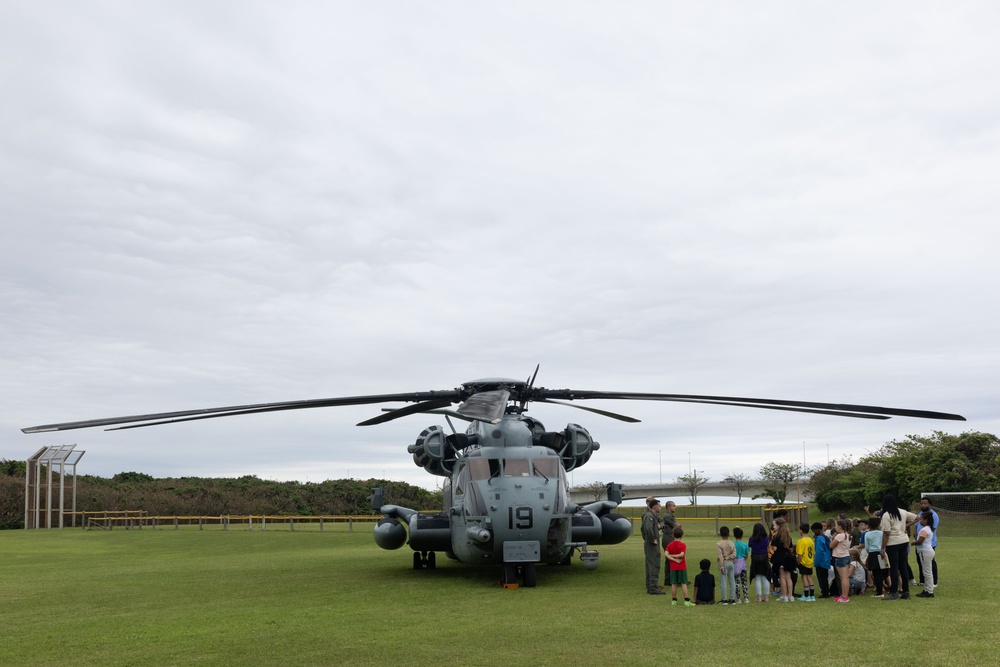 CH-53E Super Stallion Helicopter visits Kinser Elementary School for Career Day