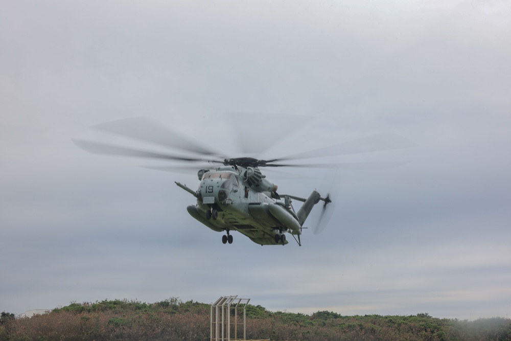 CH-53E Super Stallion Helicopter visits Kinser Elementary School for Career Day