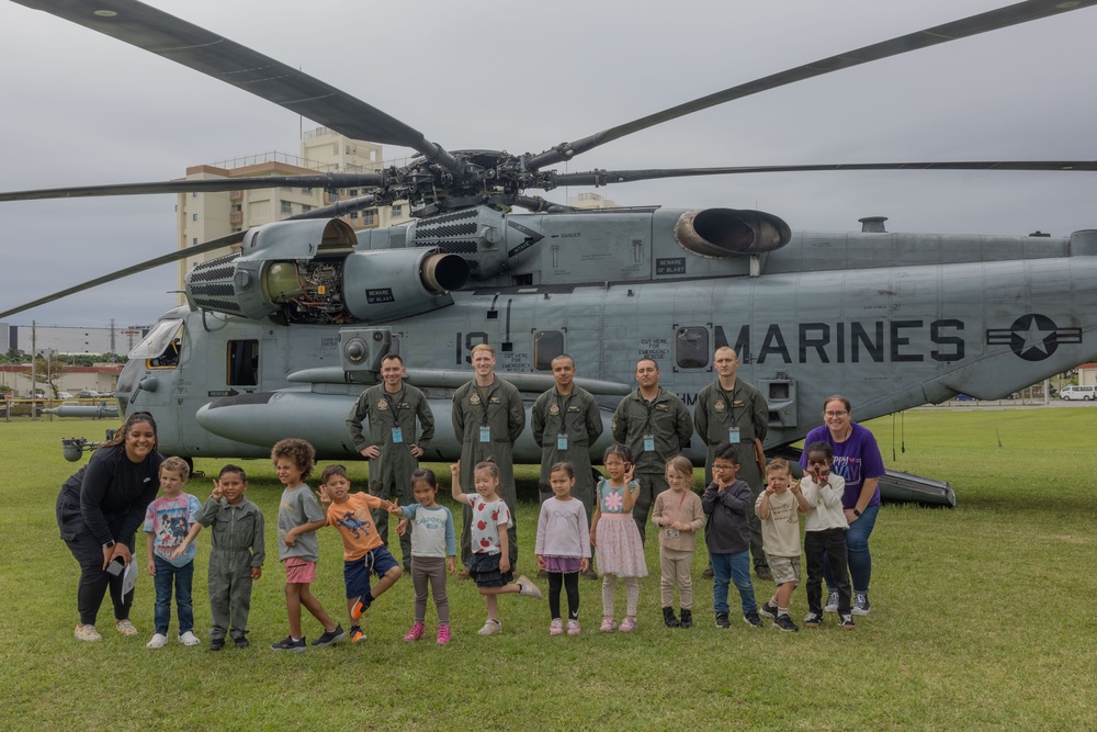 CH-53E Super Stallion Helicopter visits Kinser Elementary School for Career Day