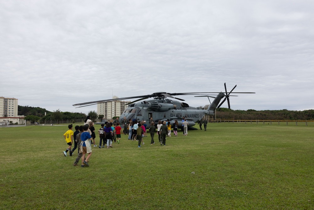 CH-53E Super Stallion Helicopter visits Kinser Elementary School for Career Day