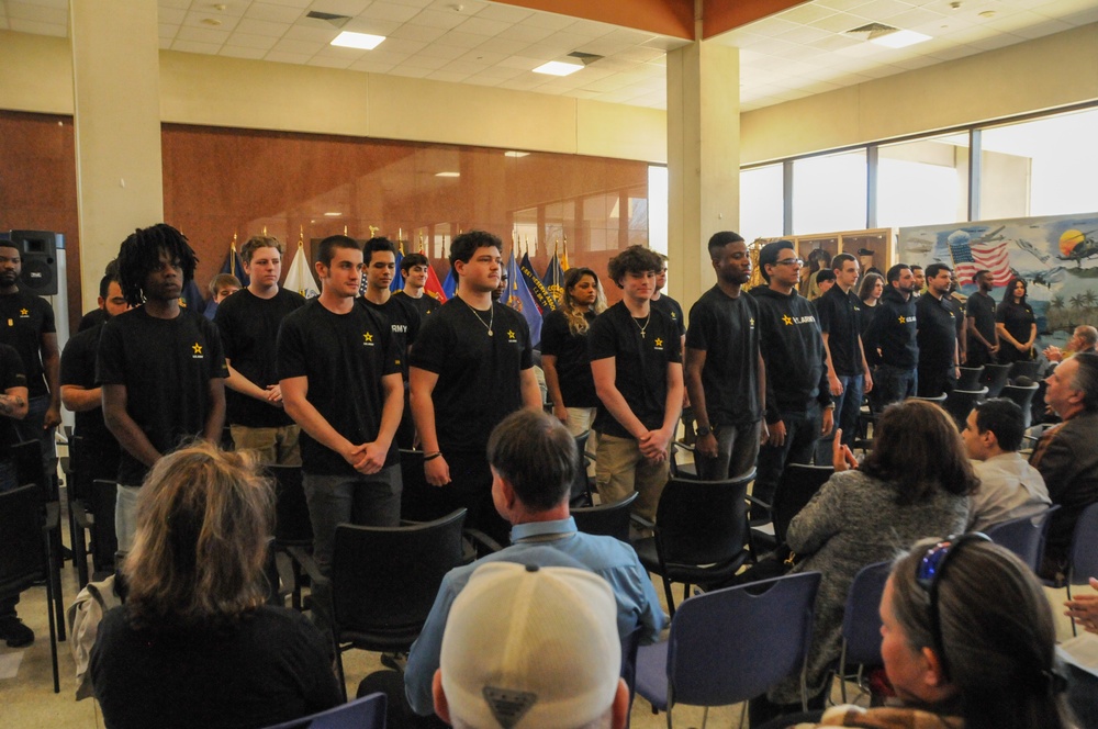 Army Reserve general swears in 40 New Yorkers at enlistment ceremony