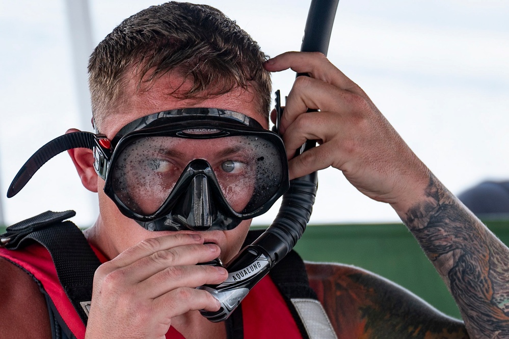 Soto Cano Air Base’s 1-228th conducts overwater hoist drills