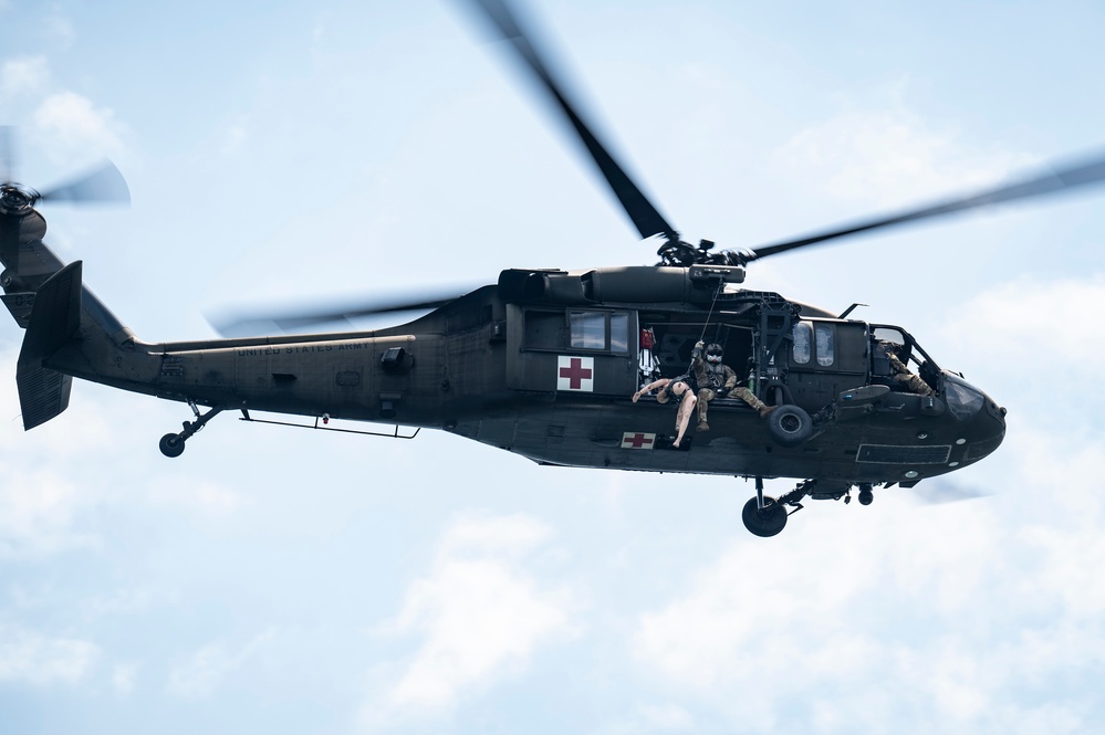 Soto Cano Air Base’s 1-228th conducts overwater hoist drills