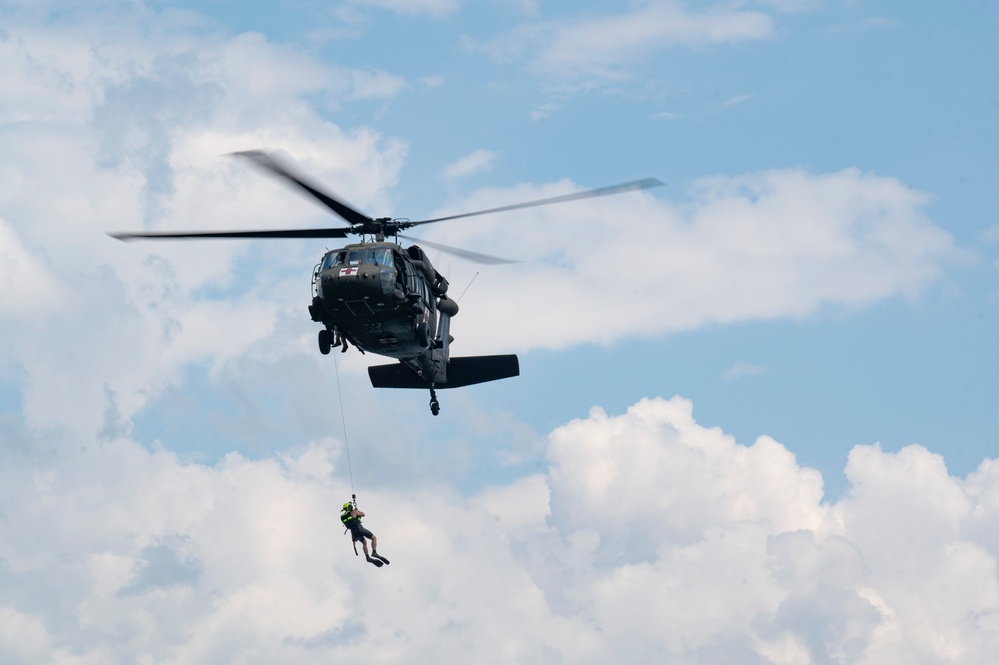 Soto Cano Air Base’s 1-228th conducts overwater hoist drills