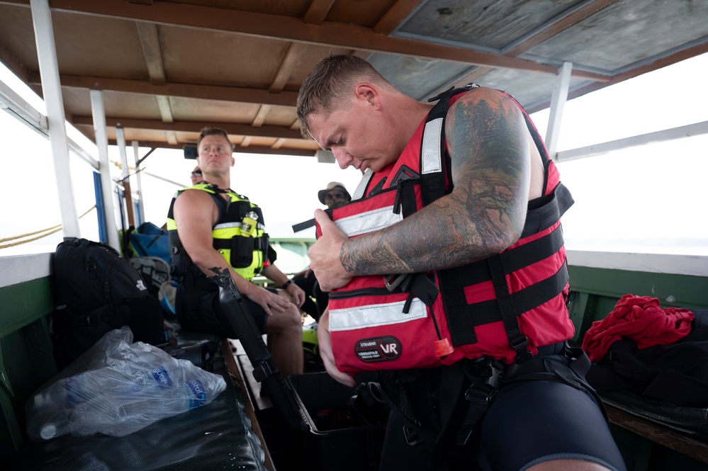 Soto Cano Air Base’s 1-228th conducts overwater hoist drills
