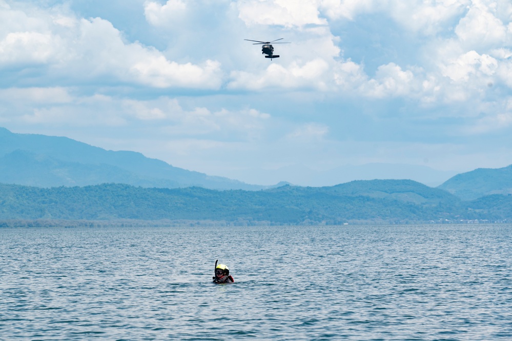 Soto Cano Air Base’s 1-228th conducts overwater hoist drills