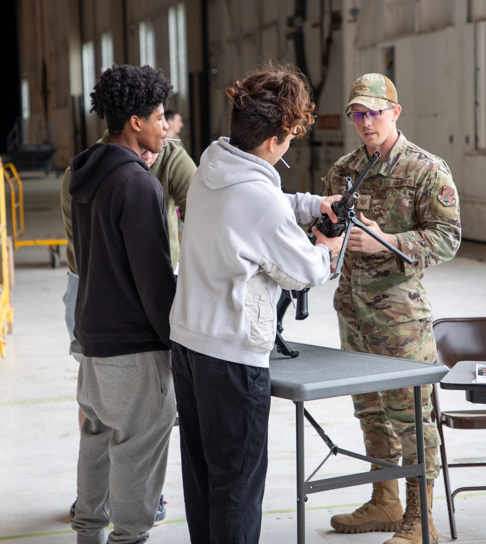 190th Recruiters &amp; Airmen Represent at Coyote Day