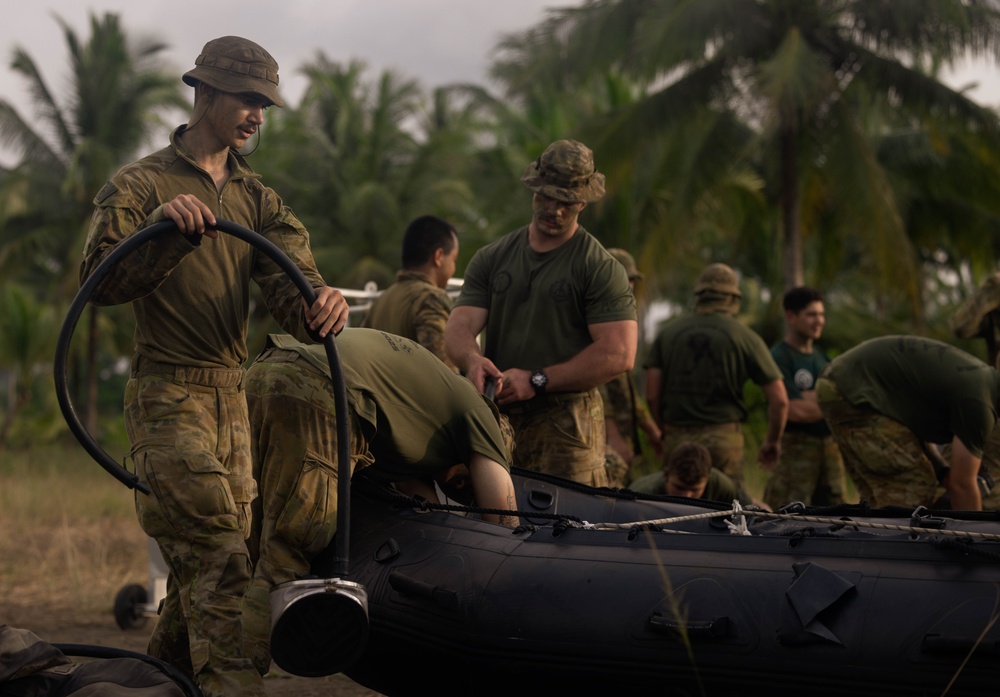 Balikatan 25: Australian Army Soldiers with 5th/7th Battalion, RAR conduct small boat operations