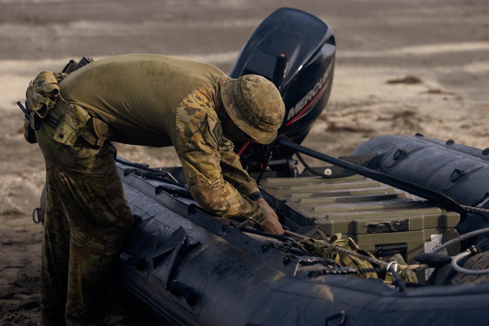 Balikatan 25: Australian Army Soldiers with 5th/7th Battalion, RAR conduct small boat operations