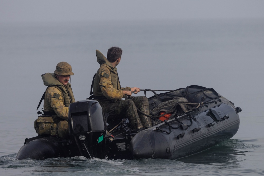Balikatan 25: Australian Army Soldiers with 5th/7th Battalion, RAR conduct small boat operations