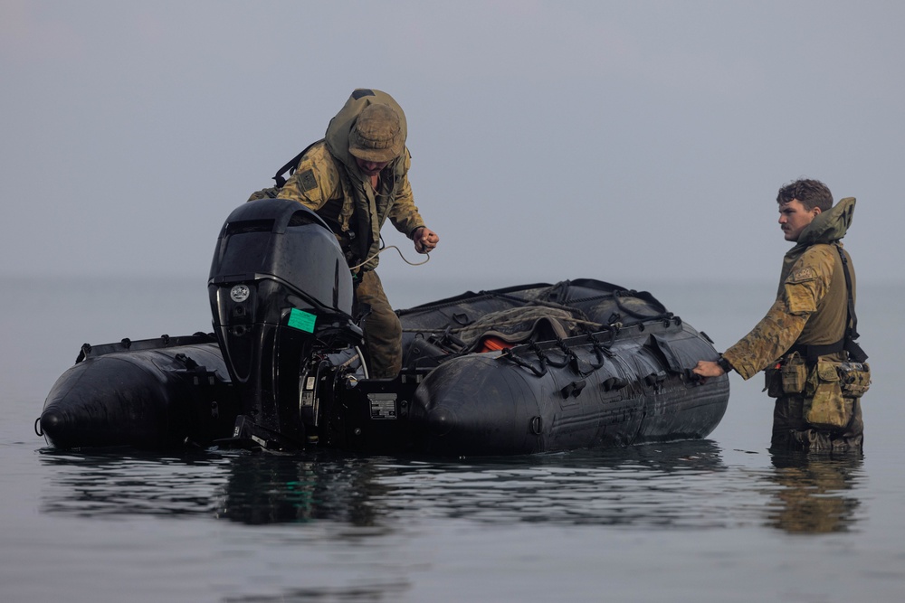 Balikatan 25: Australian Army Soldiers with 5th/7th Battalion, RAR conduct small boat operations