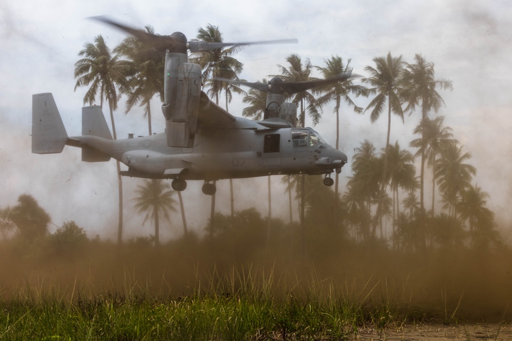 Balikatan 25: U.S. Marines with MRF-D 25.3 fly human blood into Rizal